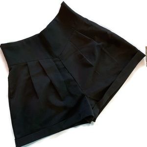 NWOT High Waisted Pleated Short - Nasty Gal US 8